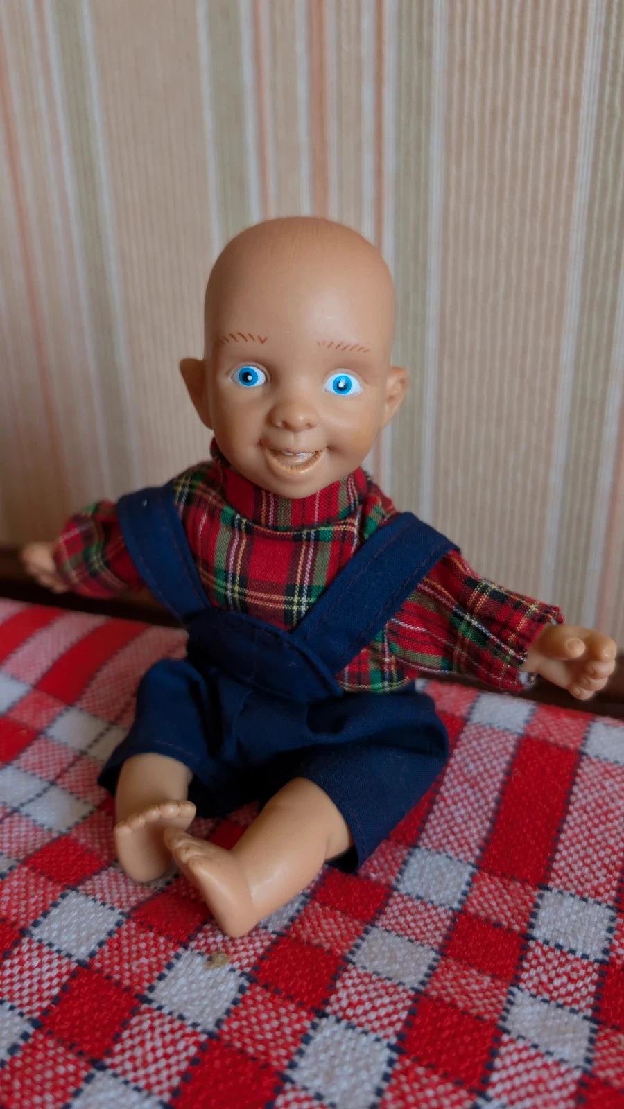 poupee expressive vintage gloobee en salopette